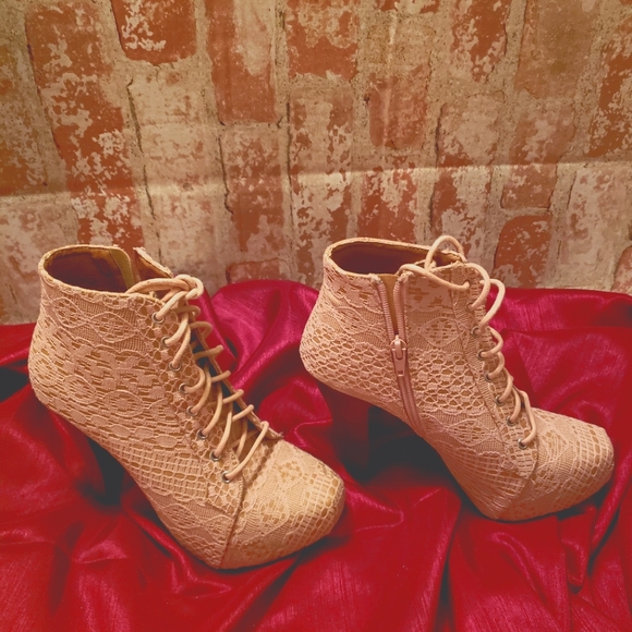 Blush bootie heeled in Size 7 NWOT - Picture 4 of 5